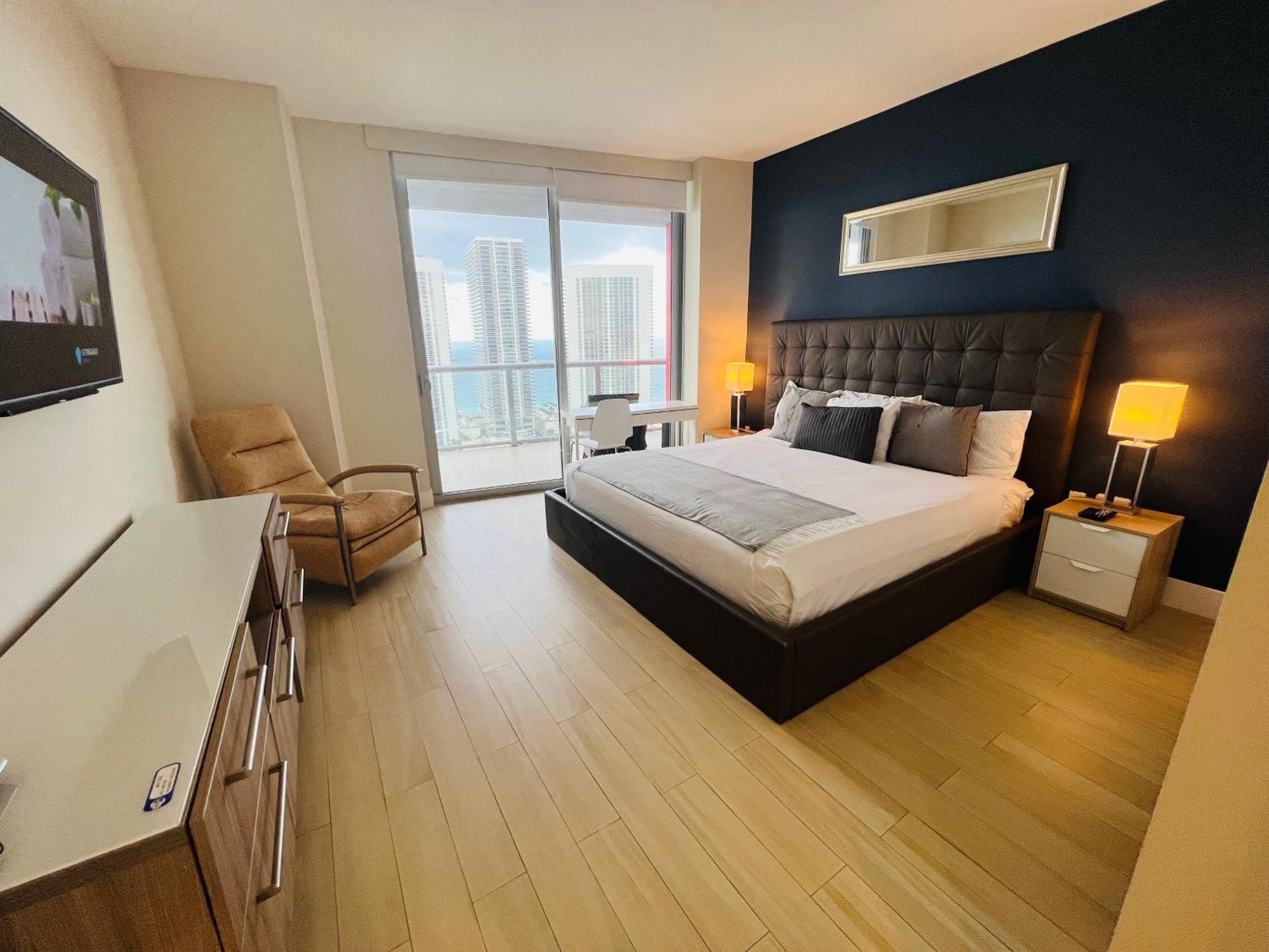 Mvr Apartments At Beachwalk Resort Plaja Hallandale Exterior foto