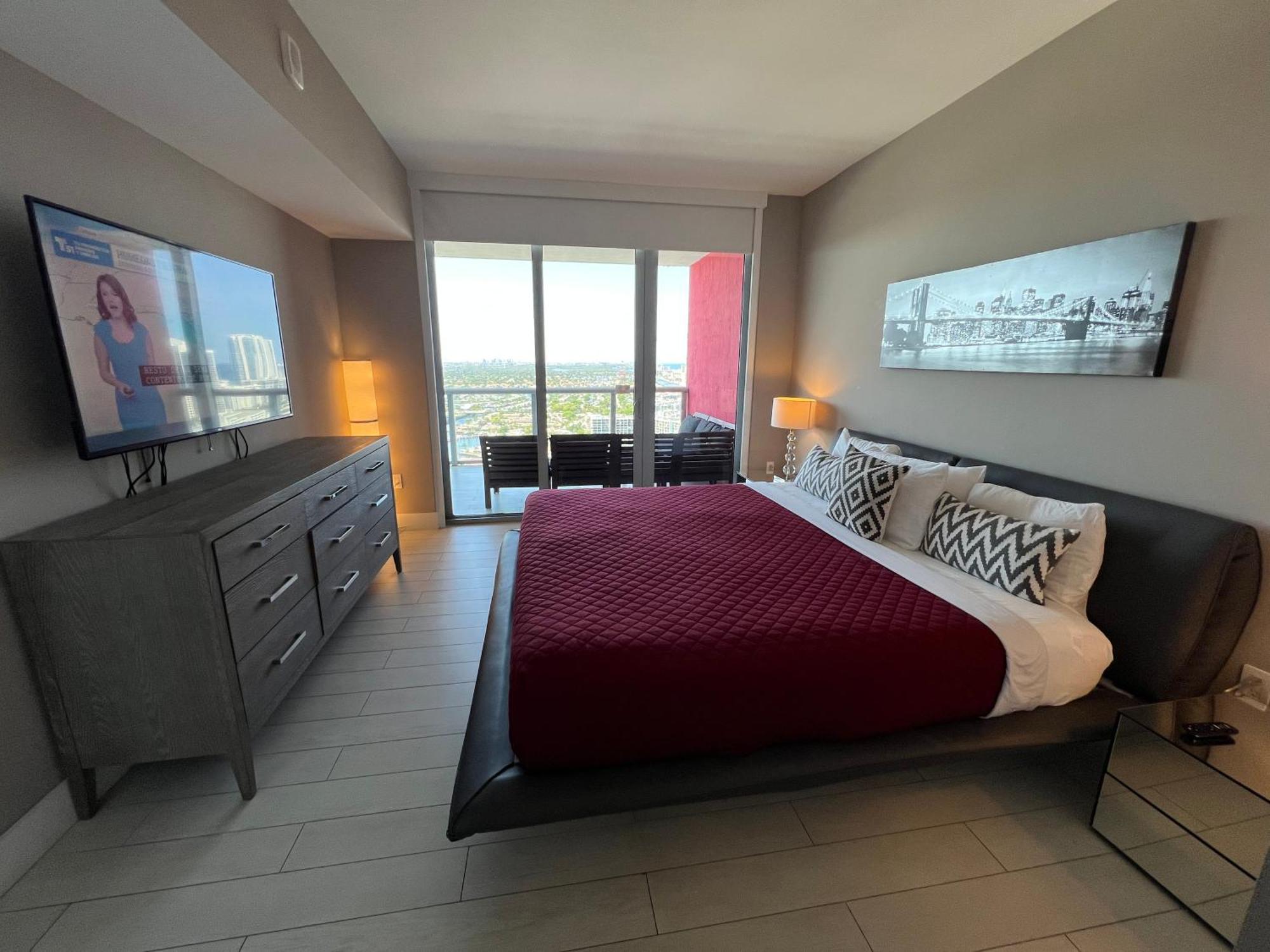Mvr Apartments At Beachwalk Resort Plaja Hallandale Exterior foto