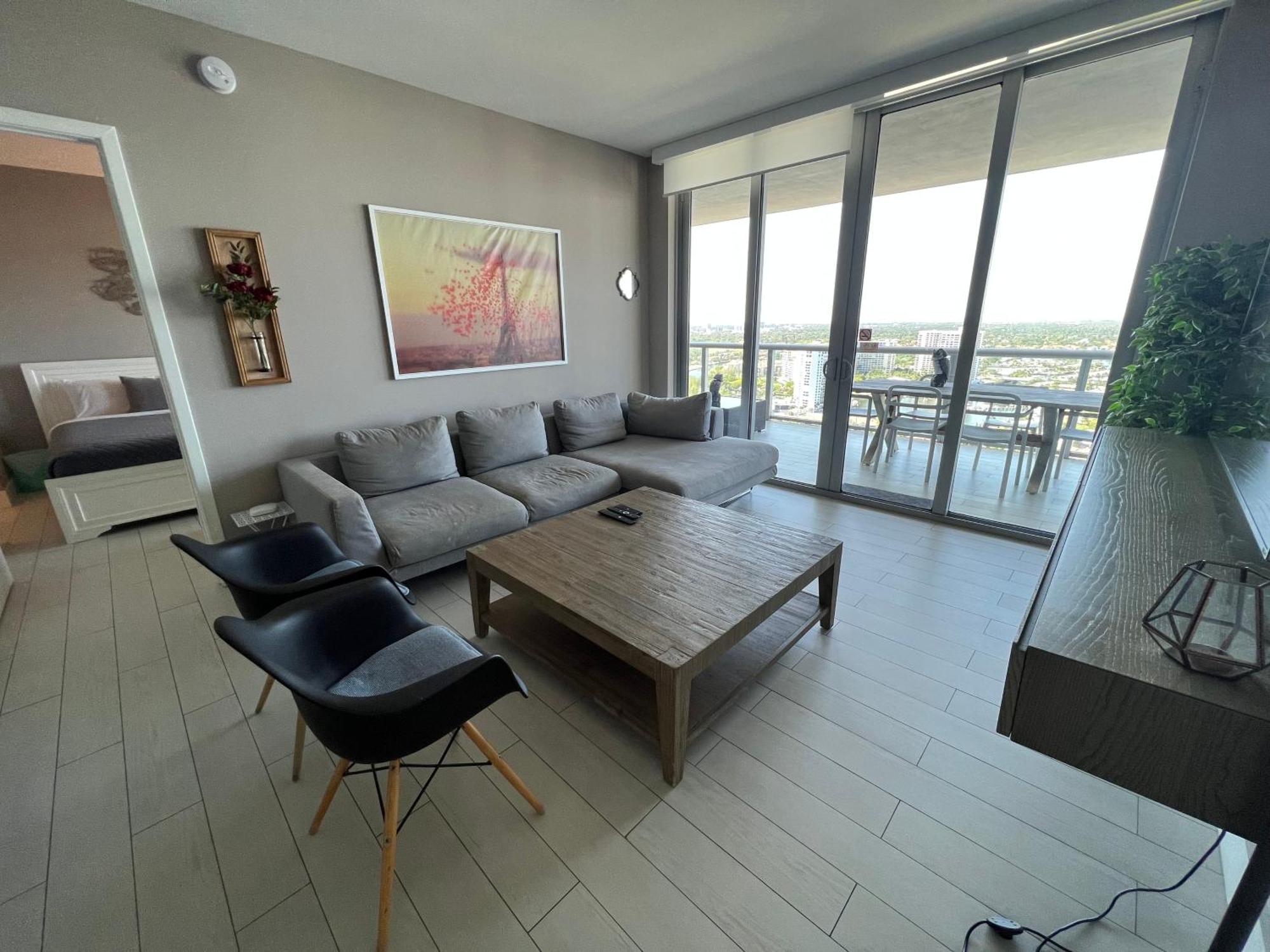 Mvr Apartments At Beachwalk Resort Plaja Hallandale Exterior foto
