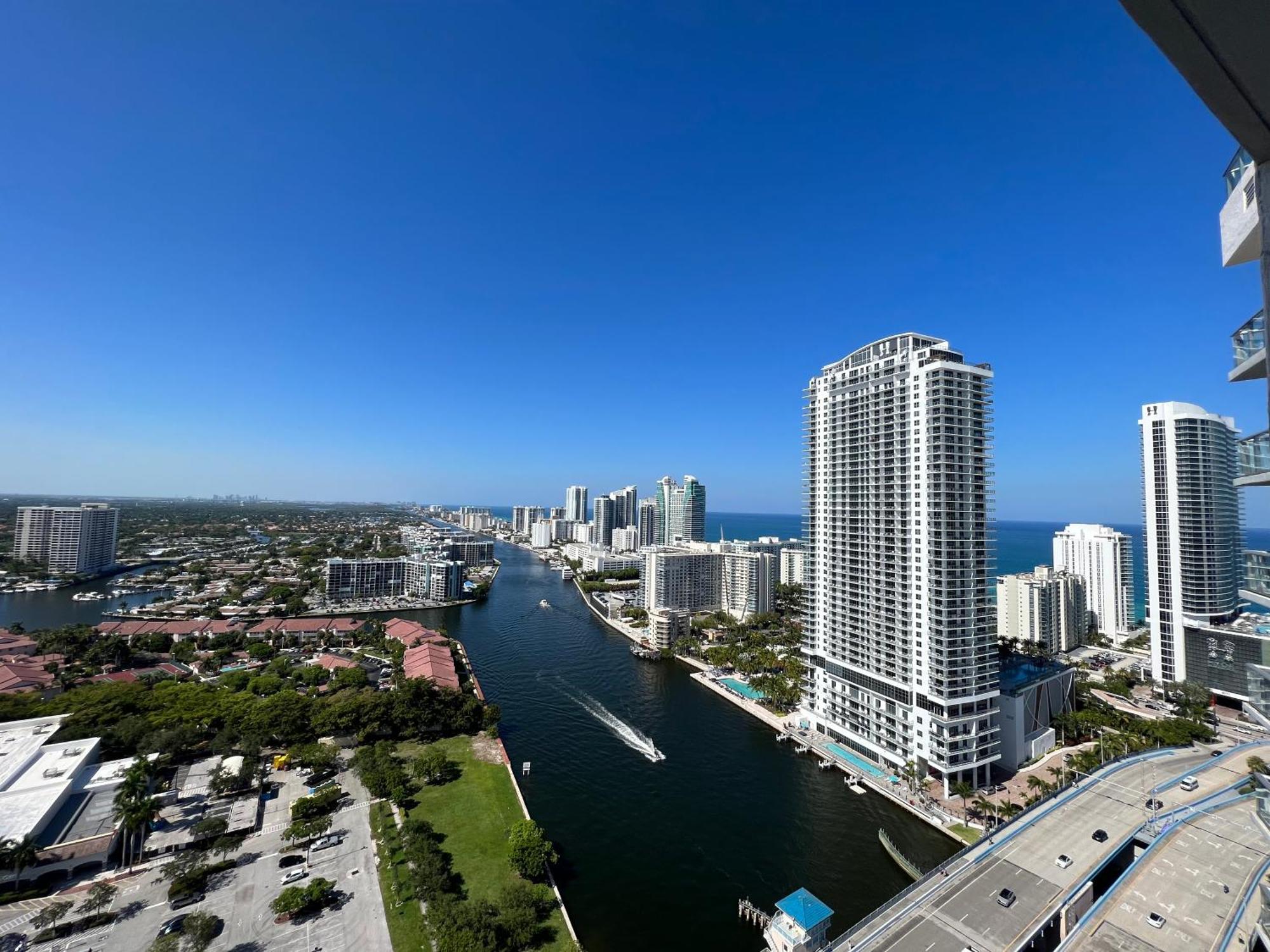 Mvr Apartments At Beachwalk Resort Plaja Hallandale Exterior foto