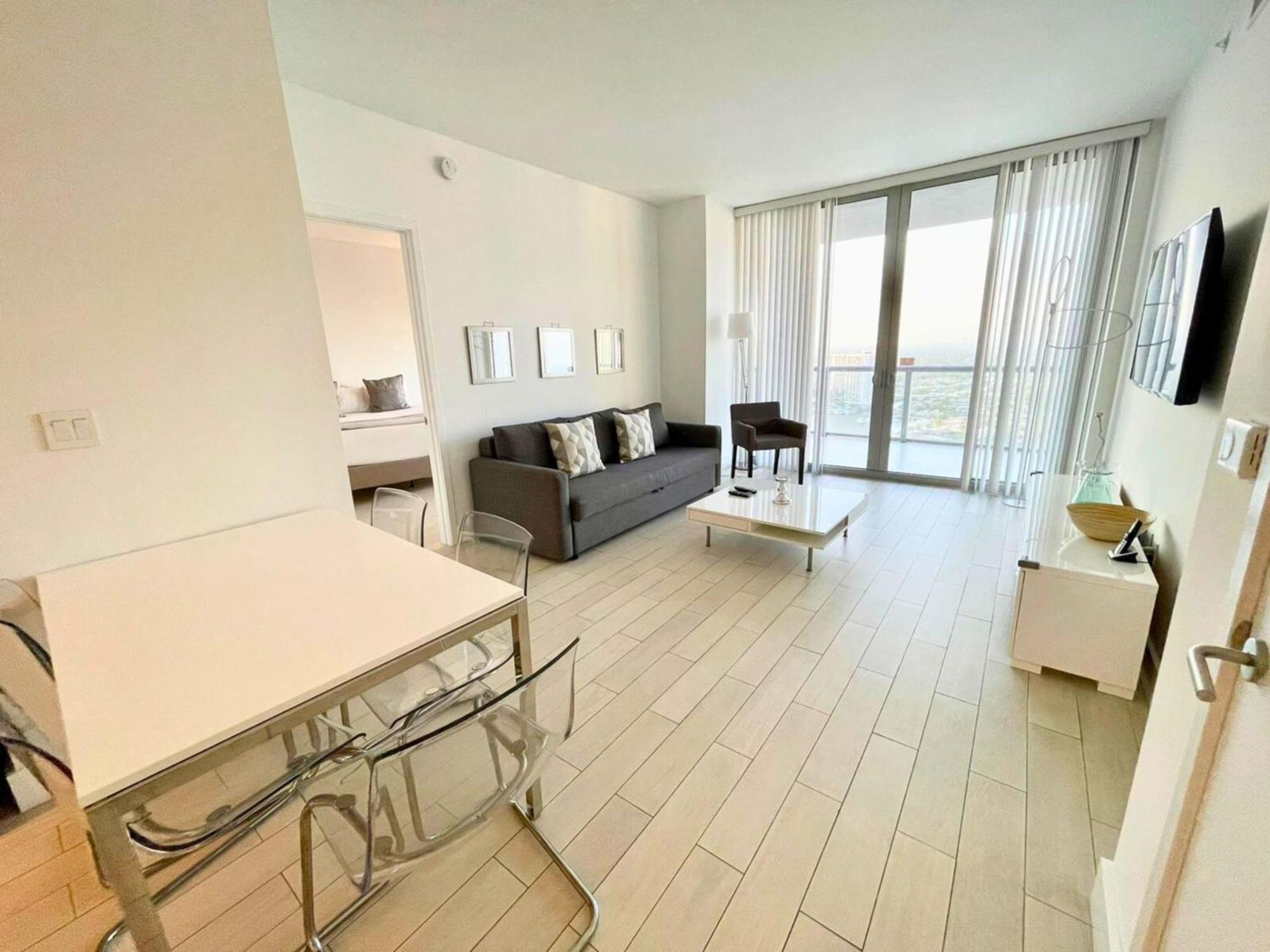 Mvr Apartments At Beachwalk Resort Plaja Hallandale Exterior foto