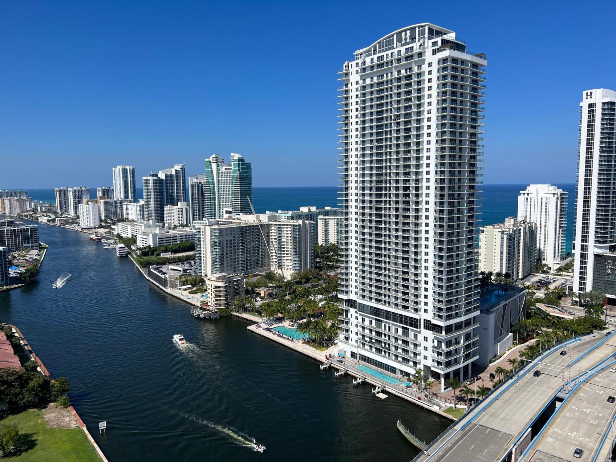 Mvr Apartments At Beachwalk Resort Plaja Hallandale Exterior foto