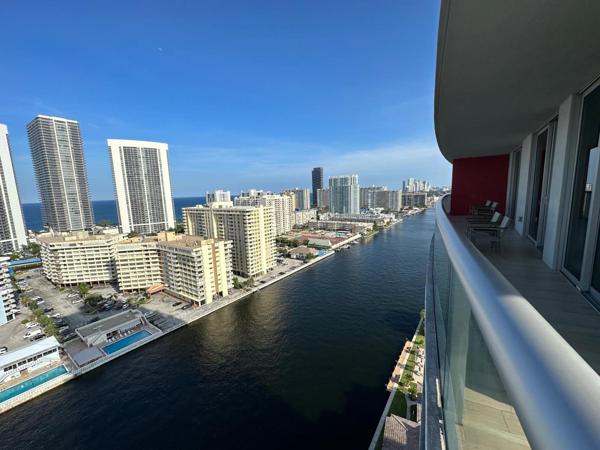 Mvr Apartments At Beachwalk Resort Plaja Hallandale Exterior foto