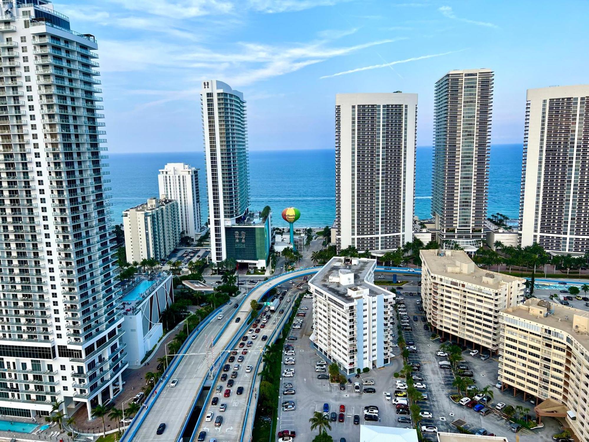 Mvr Apartments At Beachwalk Resort Plaja Hallandale Exterior foto