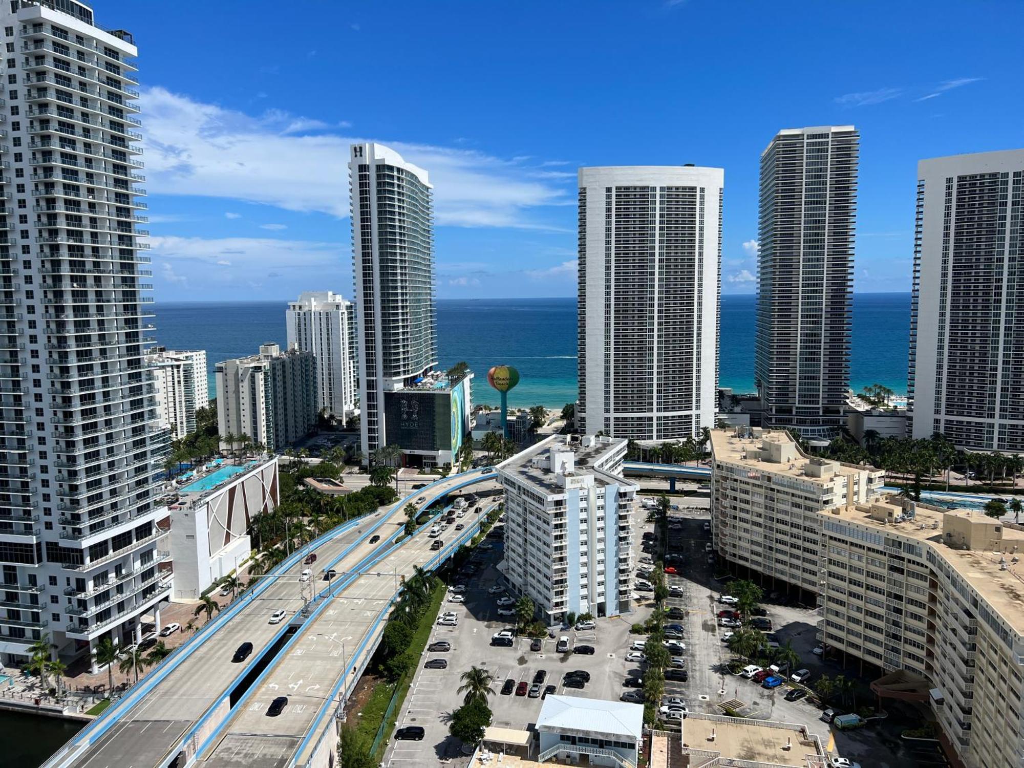 Mvr Apartments At Beachwalk Resort Plaja Hallandale Exterior foto