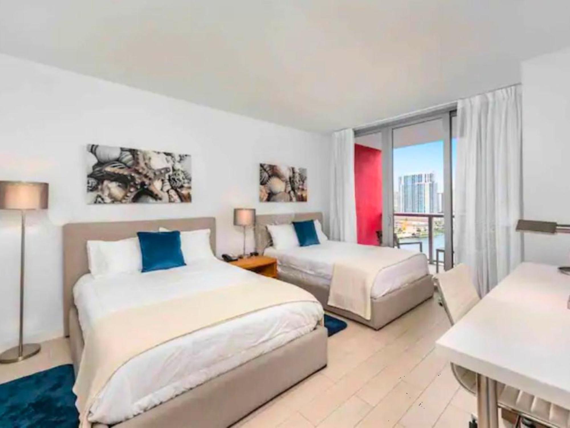 Mvr Apartments At Beachwalk Resort Plaja Hallandale Exterior foto