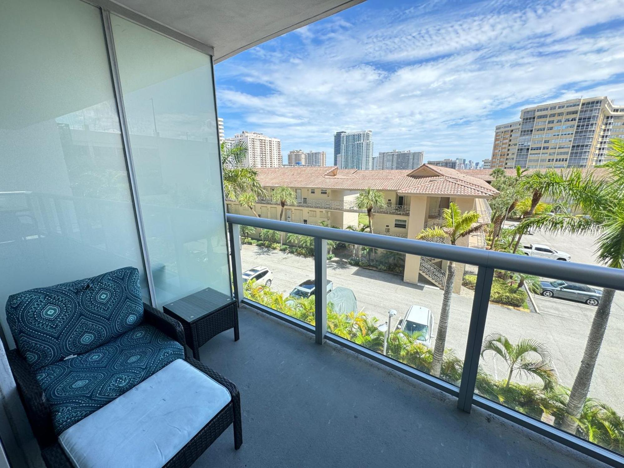 Mvr Apartments At Beachwalk Resort Plaja Hallandale Exterior foto