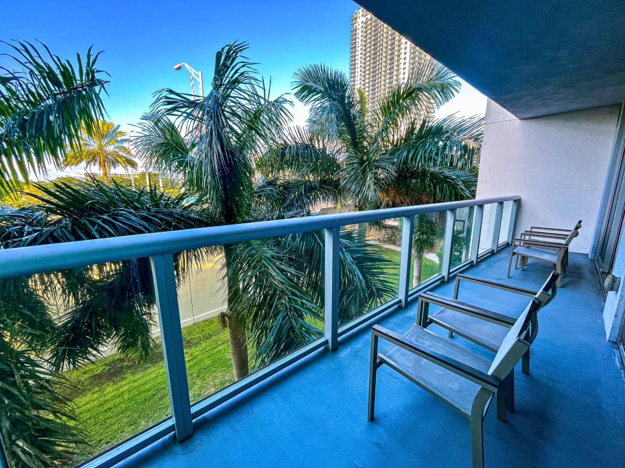 Mvr Apartments At Beachwalk Resort Plaja Hallandale Exterior foto