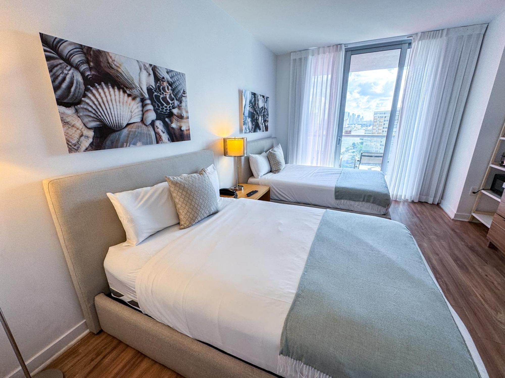 Mvr Apartments At Beachwalk Resort Plaja Hallandale Exterior foto