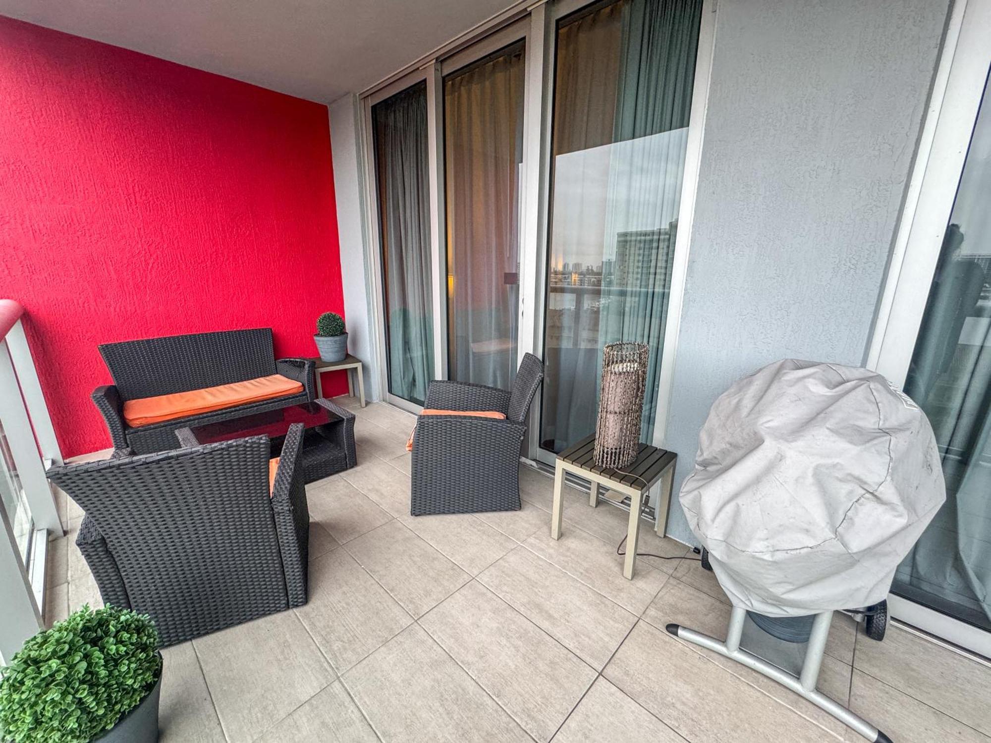 Mvr Apartments At Beachwalk Resort Plaja Hallandale Exterior foto